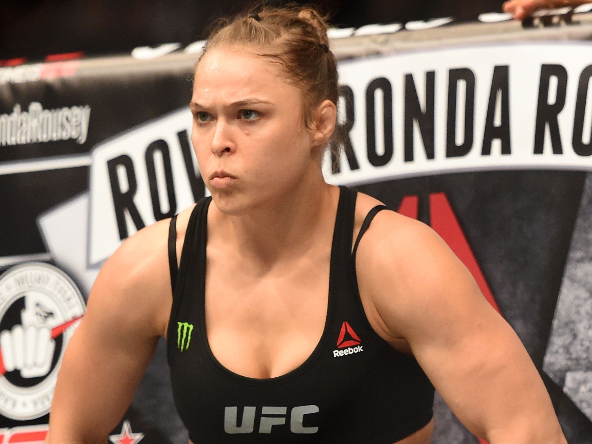 Ронда роузи. Ronda Rousey UFC. Чемпионка UFC Ронда Роузи. Ронда Роузи UFC. Ронда Роузи ММА.