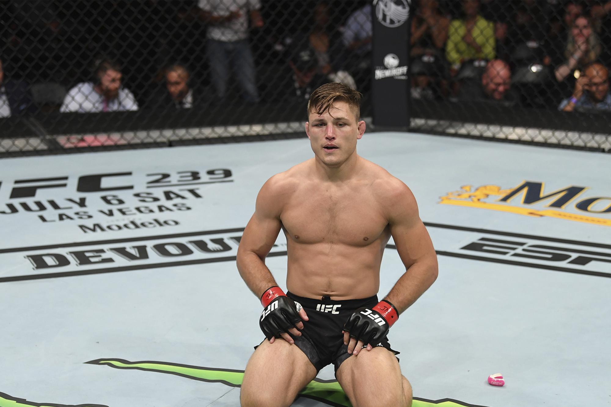 Drew dober. Дрю Добер. Дрю Добер боец. Добер UFC. Добер боец юфс.